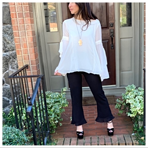 ONLY SIZE S ✨LAST ONE✨Gorgeous bell sleeves blouse - Picture 3 of 8